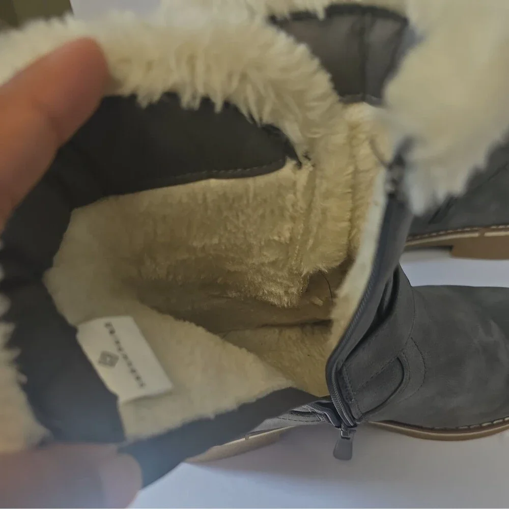 DREAM PAIRS LEPORE Women’s Winter Boots – Size 6.5.